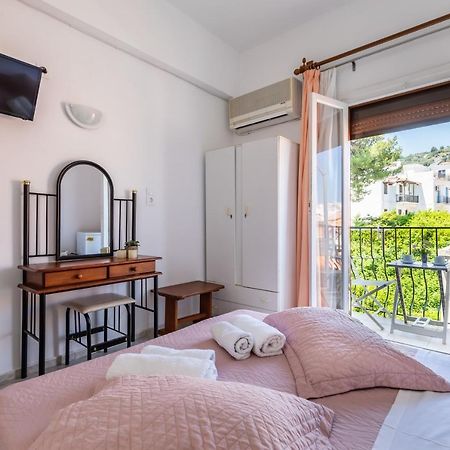 Regina Hotel Skopelos Town Exterior photo